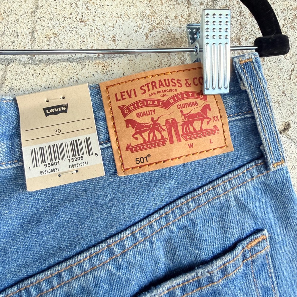Levis 501 Jean Shorts High Rise Distressed Medium Wash Blue W30 NWT Classic - Picture 4 of 9